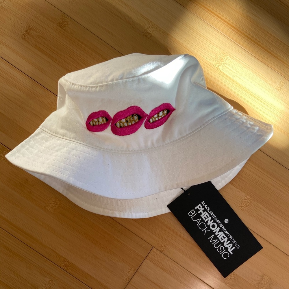 “Trill” white bucket hat